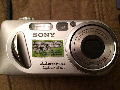 Sony Cyber-shot 3.2 MP DSC-P8 Digital Camera (Silver) w
