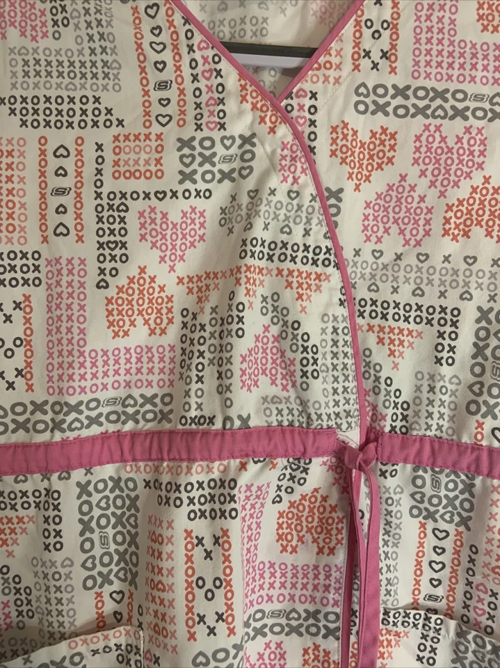 Skechers Multi-Color XO Pattern Mock Neck Scrub Top Medical Uniform Small - Image 4 of 4