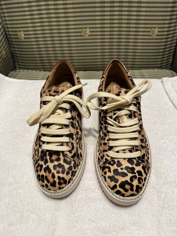 Hush Puppies Ladies  Size 6 Sabine Sneakers New In Box