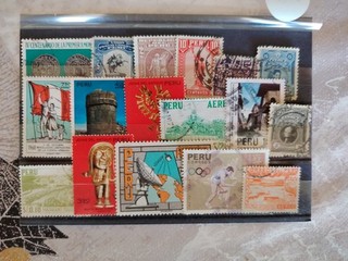 17 timbres Pérou lot 641