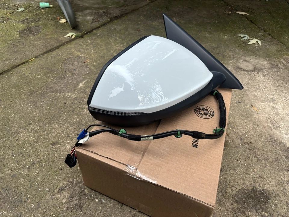 Audi Q8 2019-2024 cámara retrovisor lateral derecho del pasajero/atenuación automática/ciego OEM Foto 2 de 4