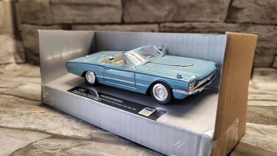 2003 New Ray 1966 Ford Thunderbird Convertible XTREME Machine DIE CAST 1:43 - Image 4 of 4