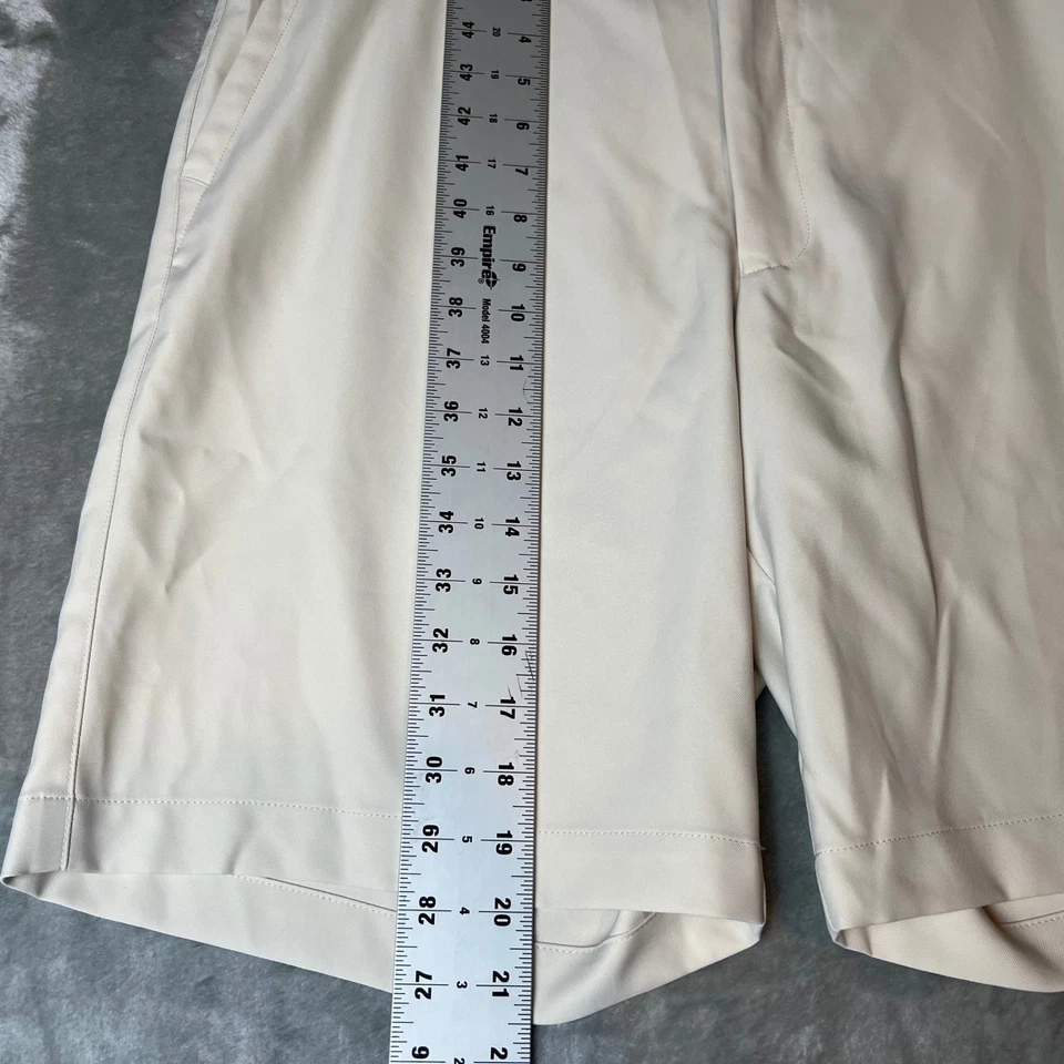 Pantalones cortos de golf Peter Millar caqui para hombre talla 36 frente plano ligeros Foto 2 de 4