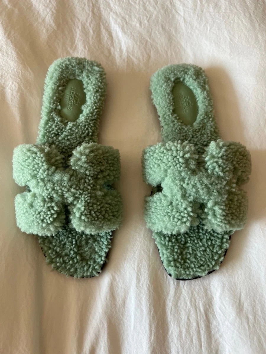 NIB Hermes Oran Woolskin Shearling Teddy Sandals in Vert D eau