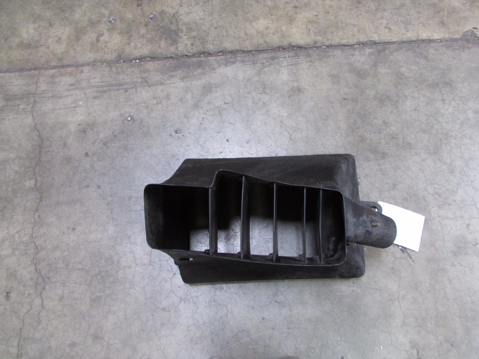 Ferrari 355,LH, Left Quarter Panel Air Duct, Used P/N 65513500