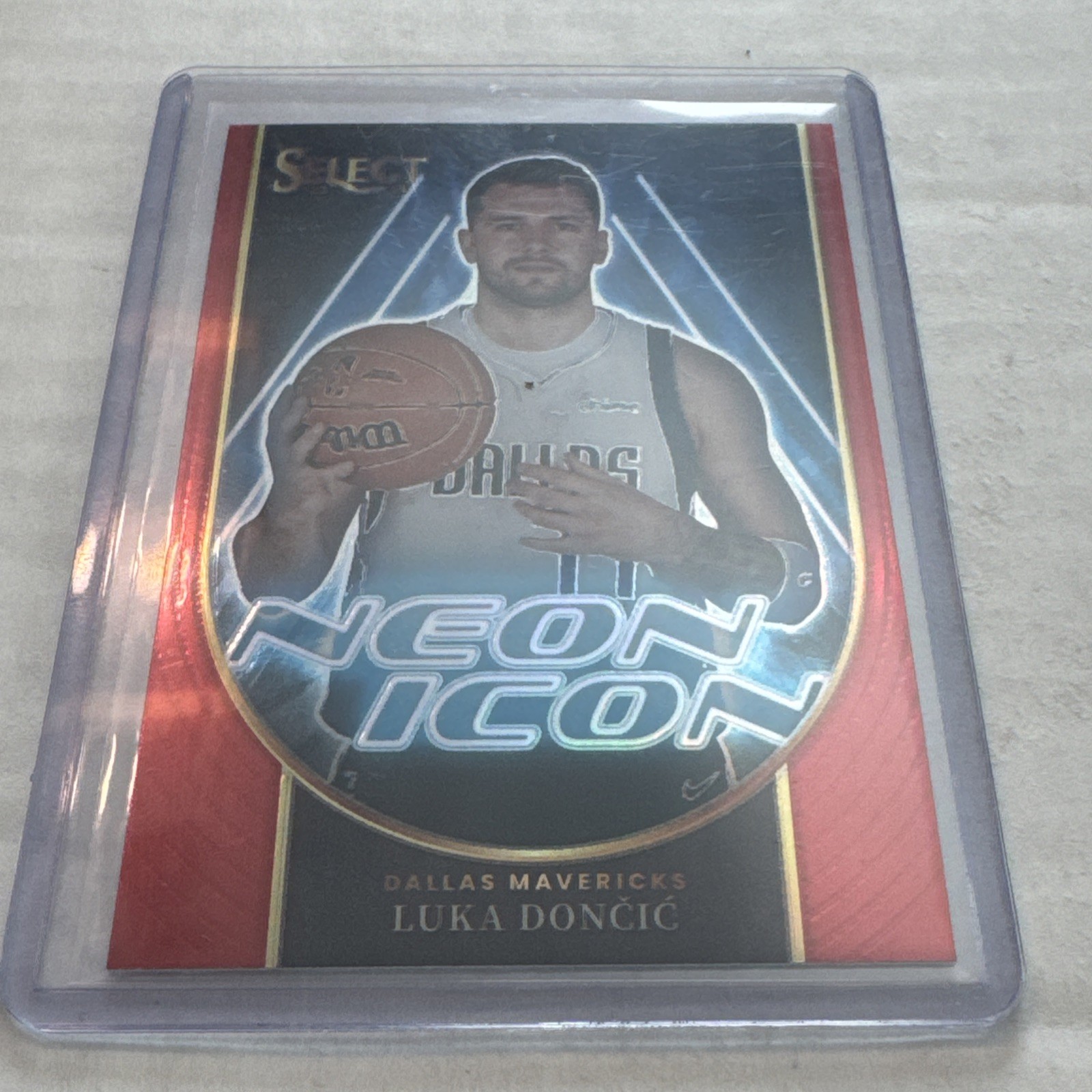 Luka Doncic 2023-24 Panini Select Neon Icon Red Prizm SP Dallas Mavericks