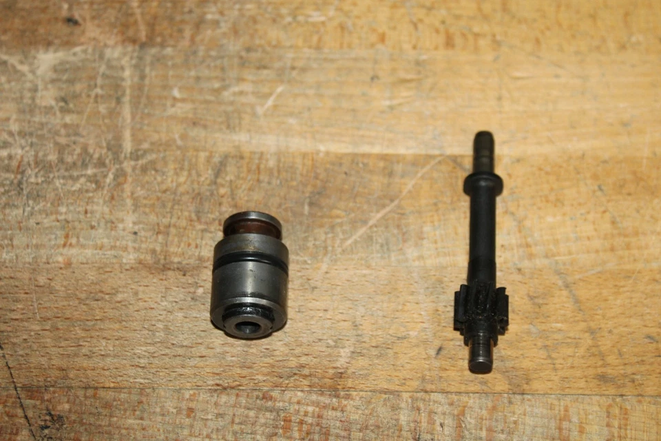 BMW E12 E21 E23 E24 E28 Manual Speedometer Gear Shaft Drive 23211207772 getrag - Image 2 of 4