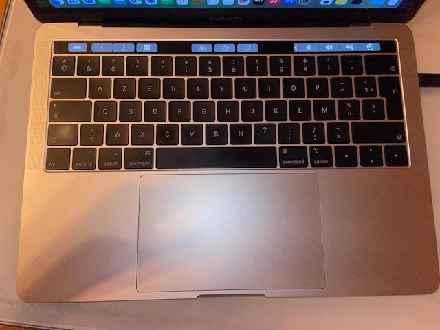 Apple MacBook Pro 13" · i5 8th gen 2.4 GHz · 8GB · 256GB, photo 3 sur 5