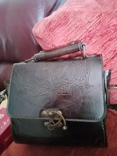 Borsa vintage fatta a mano in pelle goffrata con corpo a croce/manico superiore