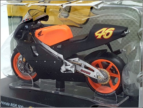 Altaya Maßstab 1:18 FFR59 - Honda NSR 500 - #46 1st Test Honda Jerez 1999 Rossi - Bild 2 von 5