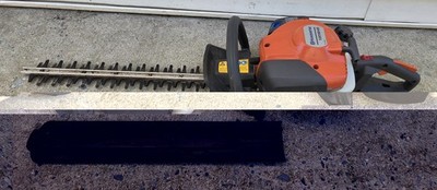 Just Serviced!! Husqvarna Hedge Trimmer, 122HD45, Double-Sided, 21.7cc, 2-Stroke