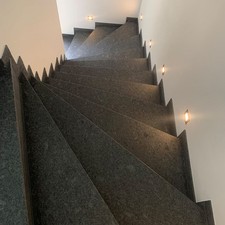 Treppe Steel Grey poliert 3cm Stärke Trittstufe Setzstufe Sockel 