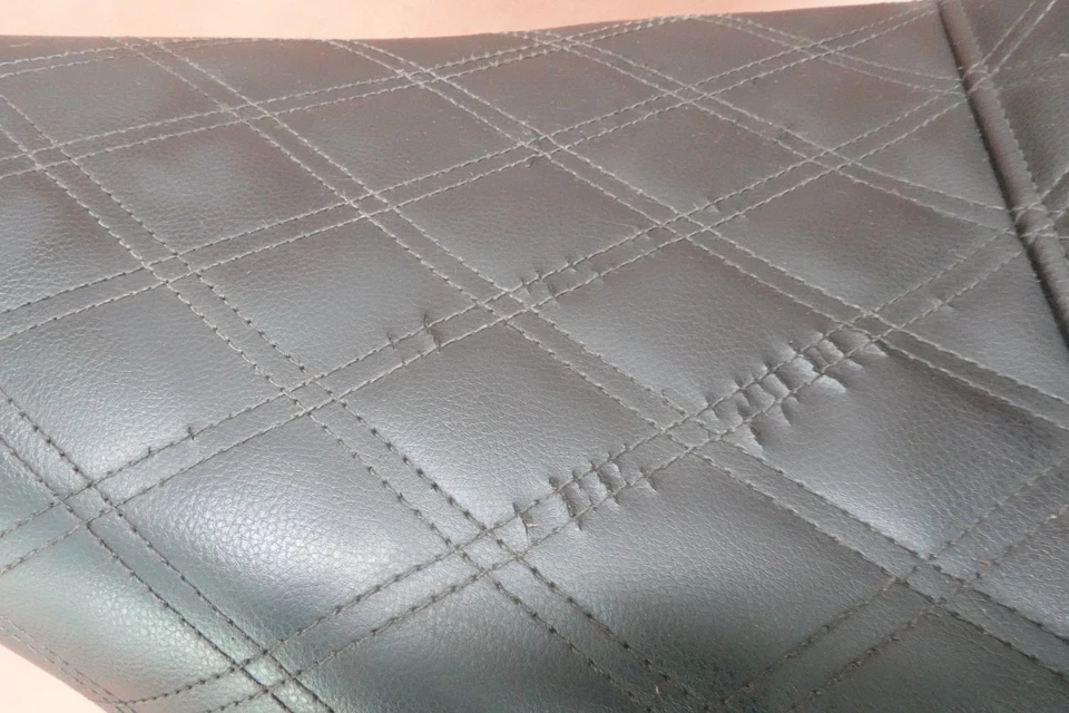 Sillín de asiento Harley-Davidson Softail FXST 2016-2021 Foto 2 de 4