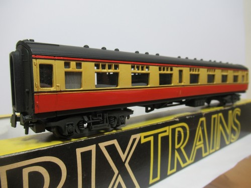TRIX No1935 BR Mk1 COMPOSITE CORRIDOR COACH ( PRE-PRODUCTION / CODE3?) VN MIB. - Picture 4 of 12