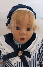 Vinylpuppe JUNGE LAUSBUB mit Sommersprossen - Höhe: ca. 43 cm - Matrosenanzug