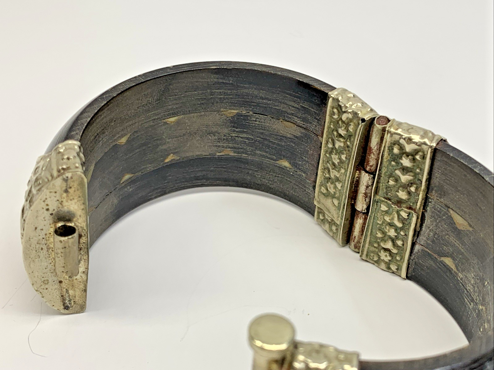 Vintage Silver Tone Hinged Bangle Statement Brace… - image 18