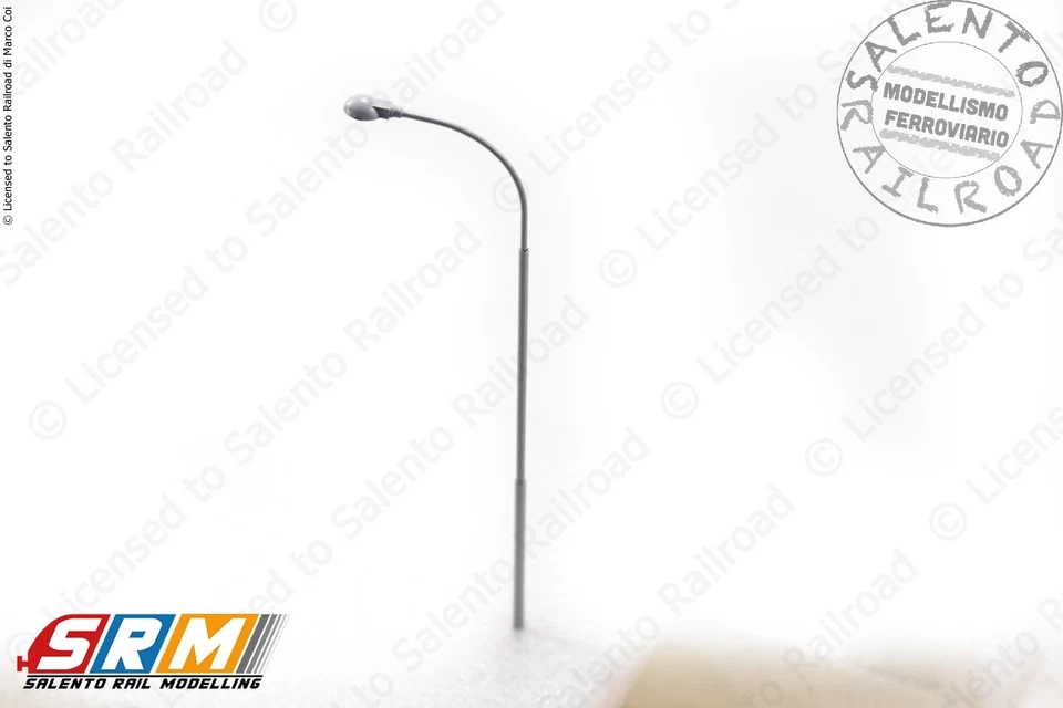 SRM 0703 - H0 1:87 - Lampione urbano a palo curvo verniciato grigio 12V DC - Immagine 3 di 3