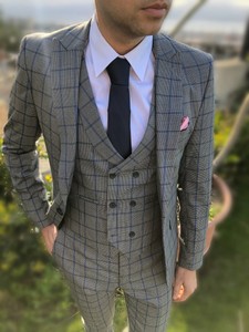 completo uomo grigio