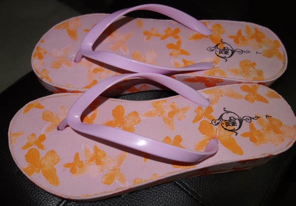 Pinkish Lavendar W/Orange Butterflies Womens Rubber Foam Sandals Flip Flops 7