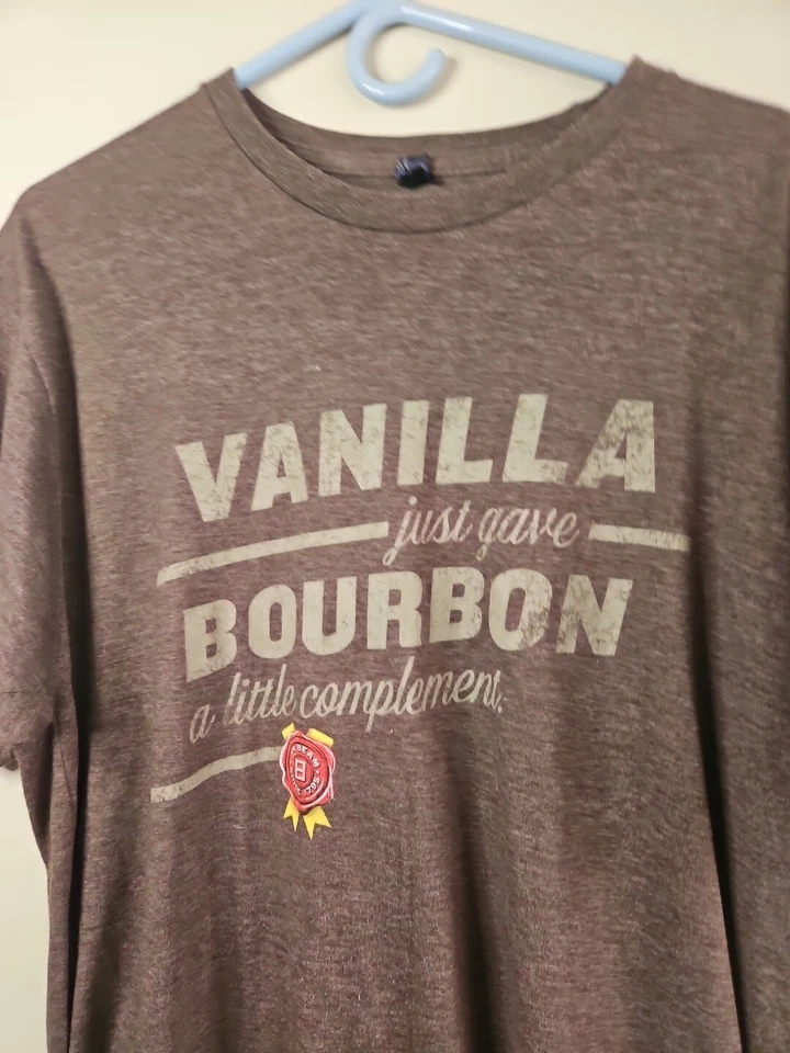 Camiseta Jim Beam 'Vanilla Just Gave Bourbon a Little Compliment' Marrón, Para Hombre XL Foto 2 de 3