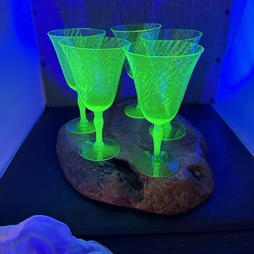 Vintage Green Depression Uranium Glass Swirl Wine Goblet Glasses 6.5”Set of 5