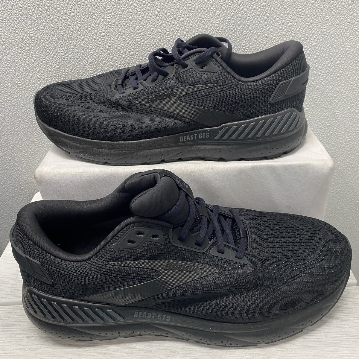 Brooks Mens Size 12.5 Beast GTS 24 Athletic Running Sneakers  display picture 1