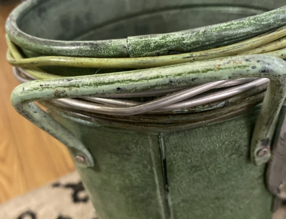 Florero/soporte paraguas de metal seco de 14’ de alto Foto 4 de 4