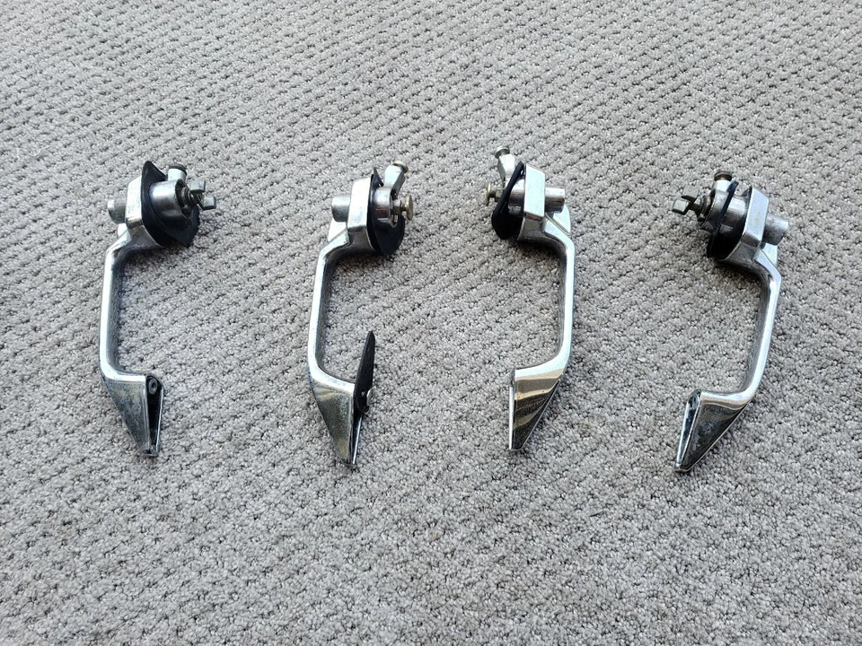 JUEGO DE 4 MANIJAS DE PUERTA CROMADAS ORIGINALES MERCEDES-BENZ W115 W114 280E 280C 240 OEM Foto 2 de 4