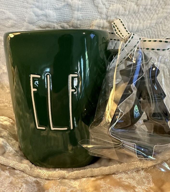 RAE DUNN “ELF” GREEN MUG WITH XMAS TREE COOKIE CUTTER~NEW! 🎄🎅🏻🎄