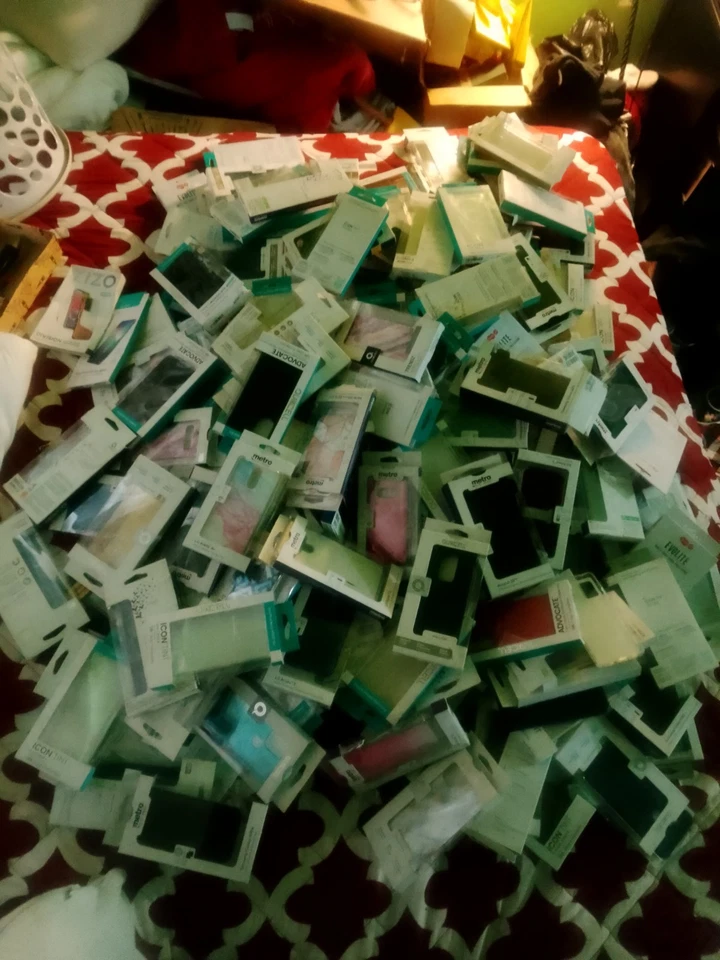 NEW (Qty.160) Lot Cell Phone Cases Quikcell, Otterboxes, Moto,Metro by T-Mobile - Image 3 of 4