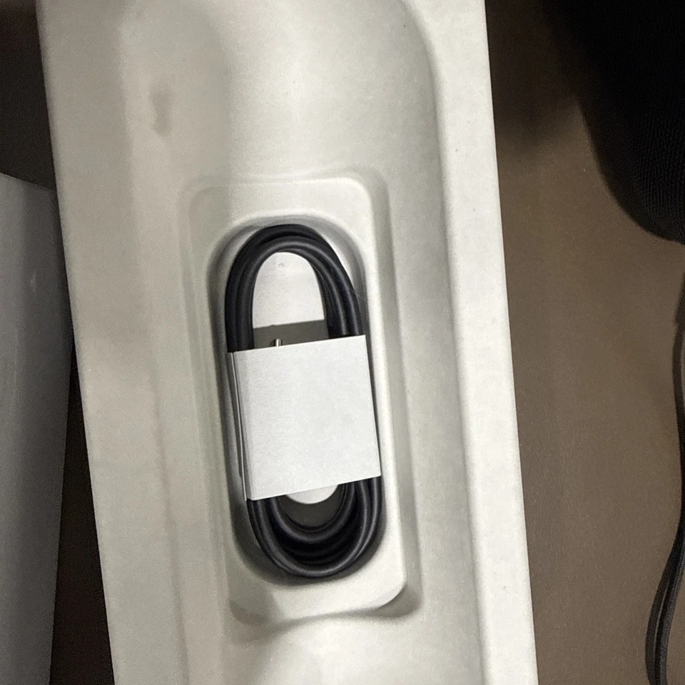 Alto-falante portátil sem fio e carregador portátil BEATS PILL By DR.DRE / preto fosco - Imagem 3 de 3