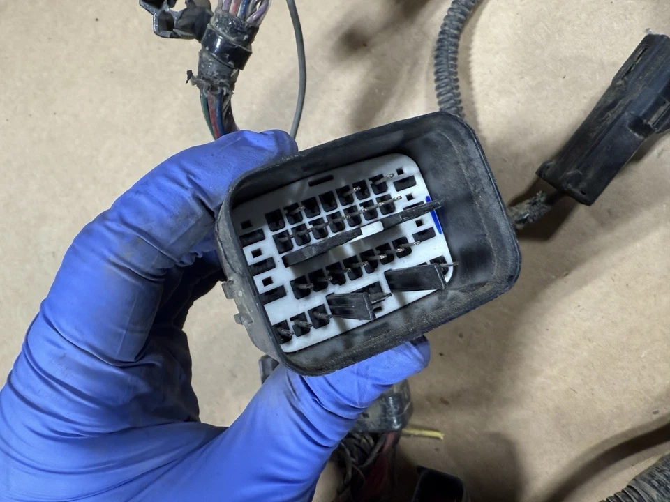 Dodge Ram 3500 2005 (5,9 L/MT) arnés informático motor Foto 3 de 4