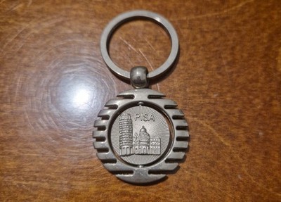 Schlüsselanhänger Pisa Italien Metall rund Early Y2K Design Souvenir Vintage
