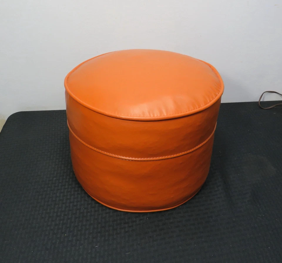 Reposapiés otomano vintage moderno de mediados de siglo naranja quemado redondo de vinilo Foto 3 de 4