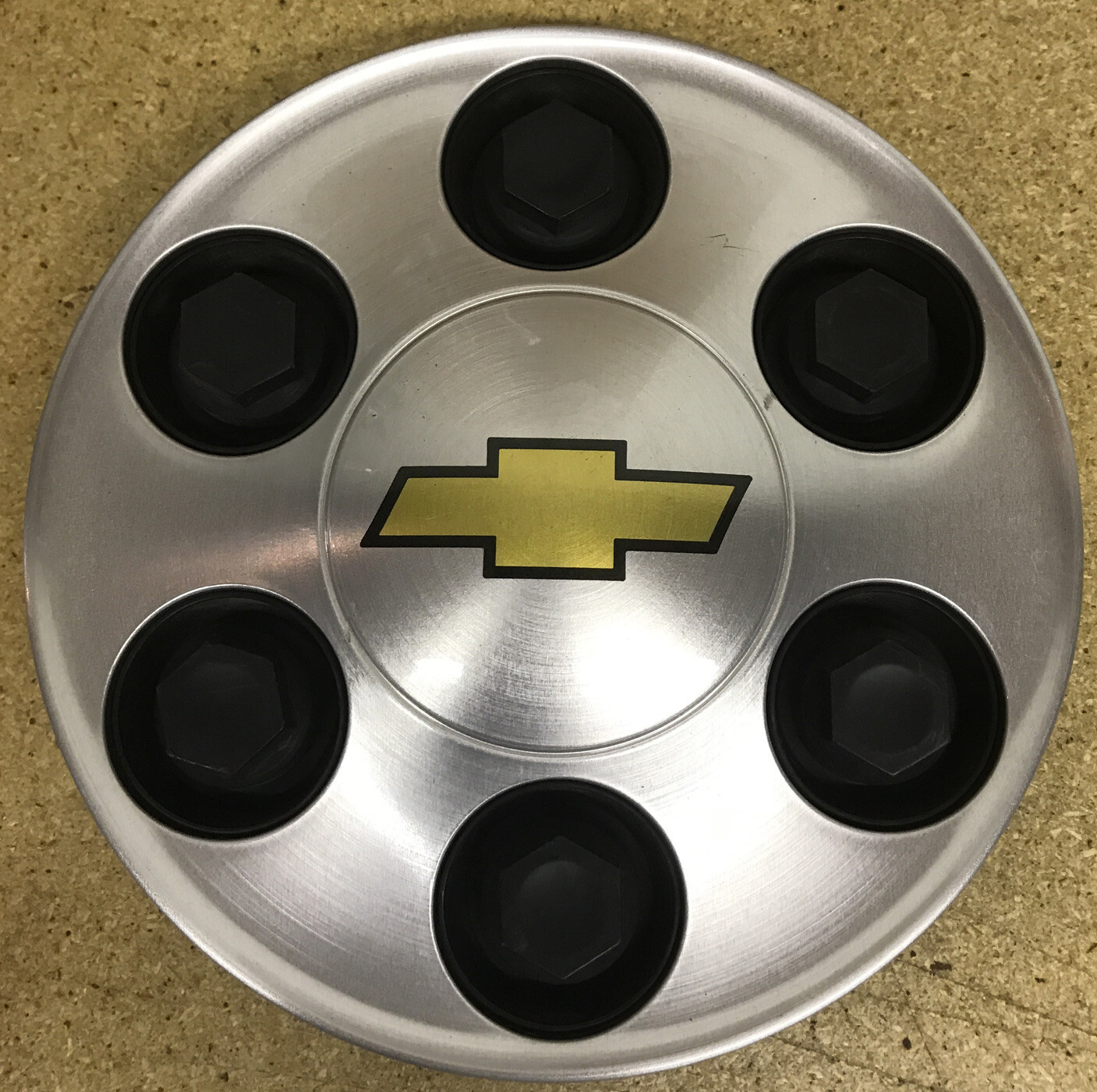 OEM Wheel Center Cap Chevrolet Silverado Avalanche Tahoe Suburban 9596341 (Used) Grelly USA