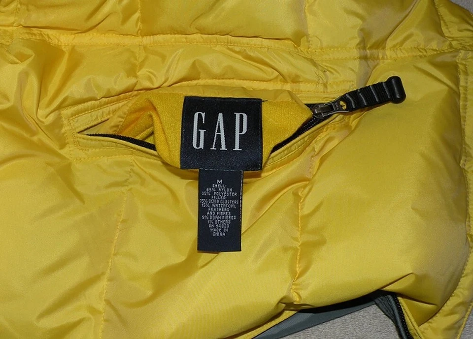 Chaleco acolchado GAP para hombre medio relleno amarillo gris reversible Foto 3 de 3