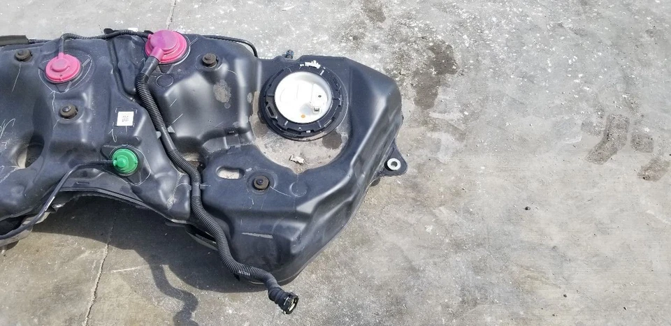 15 LEXUS RC F SPORT FUEL TANK Foto 3 de 4