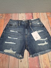 KanCan High Rise Mom Shorts Medium Wash Frayed Raw Hem Size 5/26 NEW