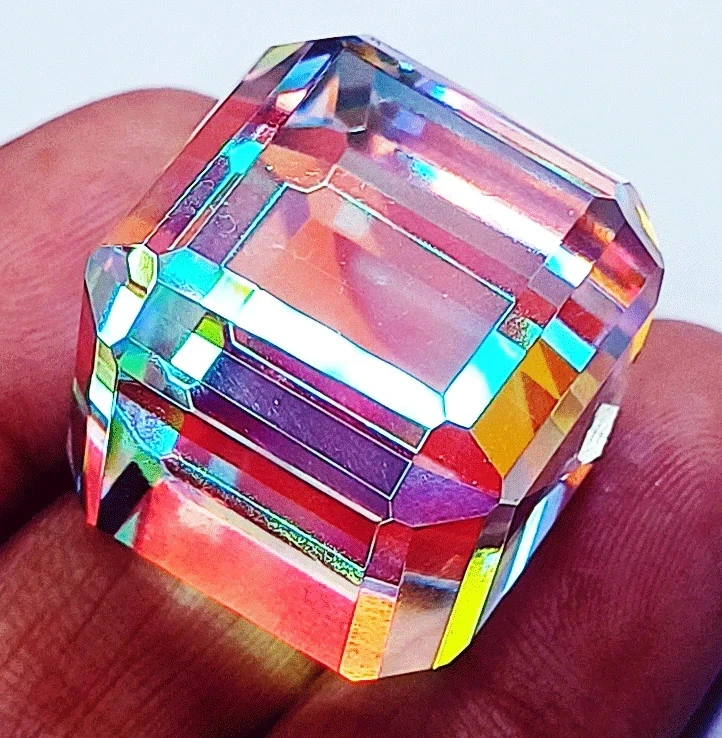 Certified 106.00 Ct Loose Gemstone Mystic Quartz In Rainbow Color Cube Shape - Image 2 of 4