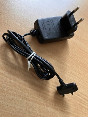 Original Sony Ericsson CST-60  Charger Ladegerät Ladekabel  Output: 4,9V - 450mA