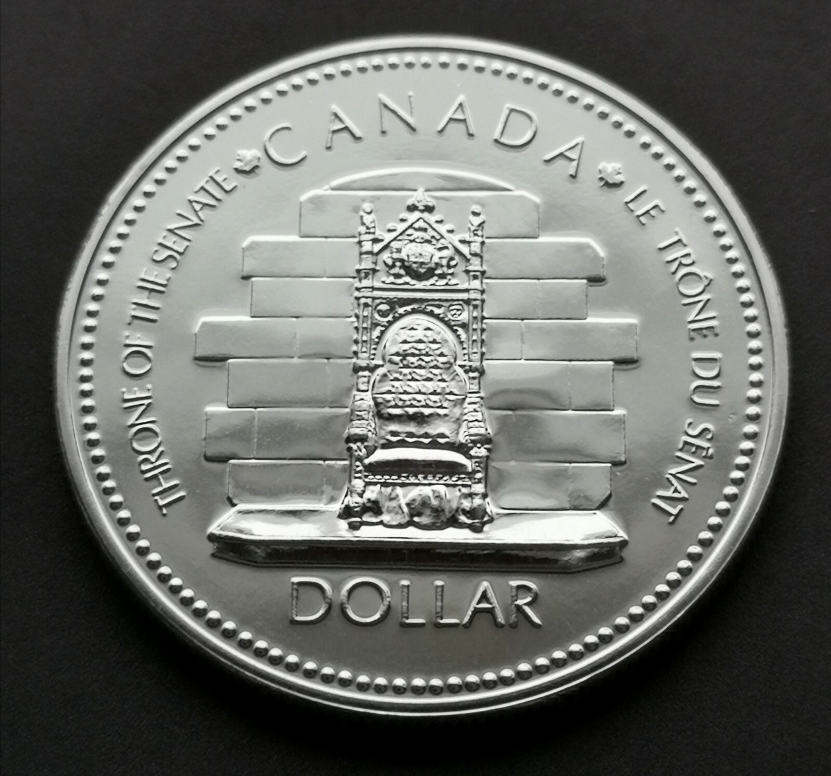CANADA 1977 SILVER DOLLAR *** 1952 - 1977 THRONE OF THE SENATE