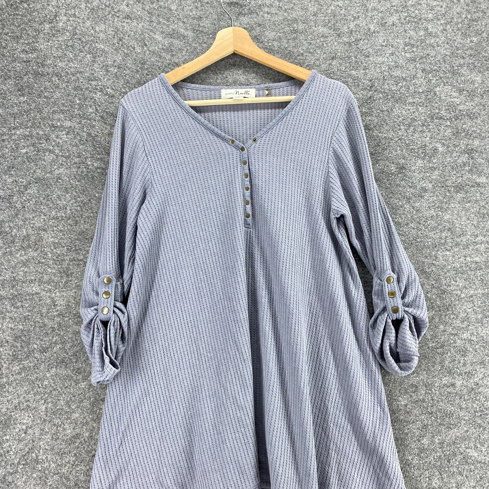 Blusa Simply Noelle Mujer S/M Gris Cuello en V 1/2 Botón Manga 3/4 Algodón Gofre Foto 3 de 4