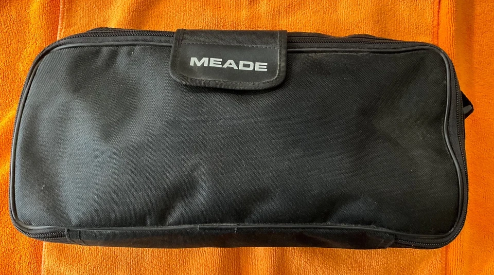 Telescopio refractor compacto Meade 60 mm con dos oculares trípode manual y estuche Foto 2 de 2