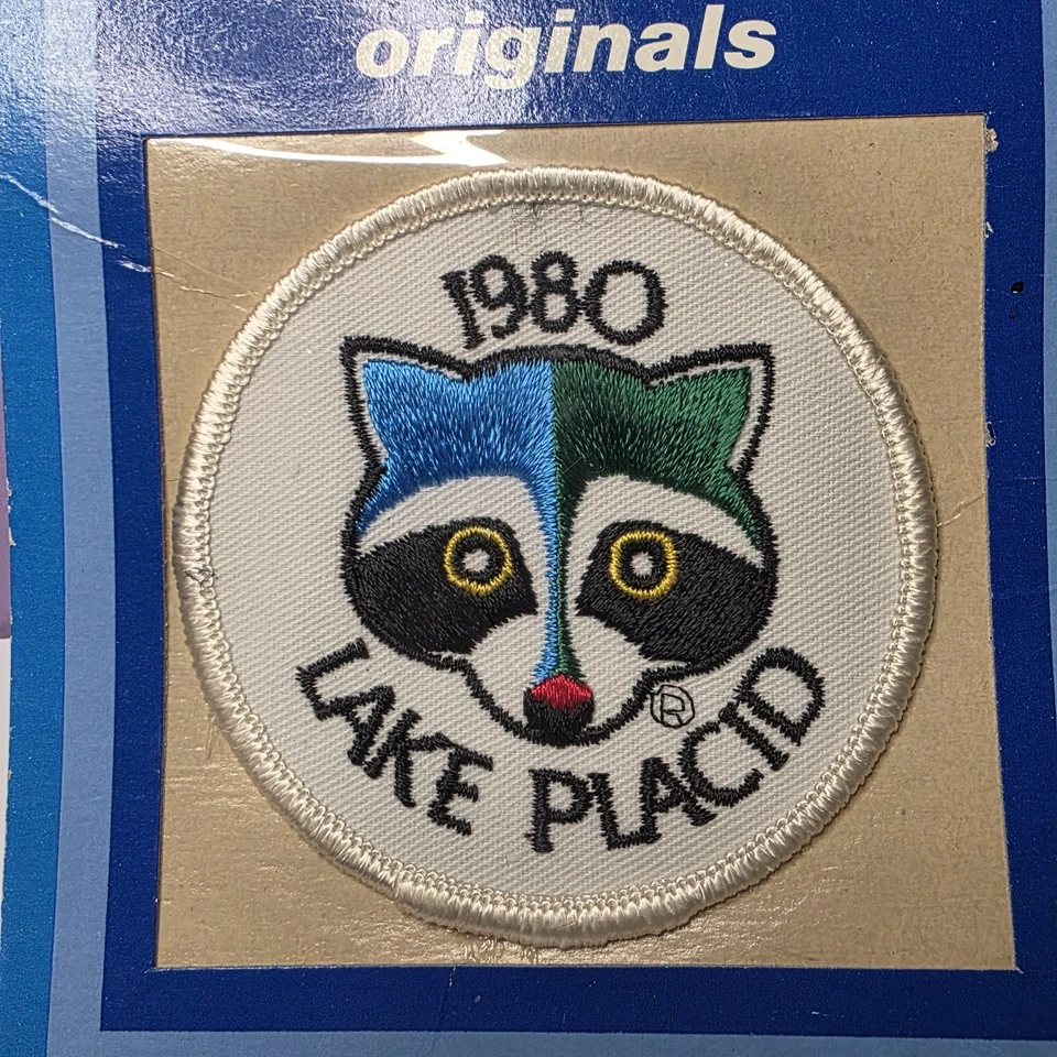 Parche Coleccionable De Colección 1980 Lake Placid Mapache Juegos Olímpicos de Invierno Nuevo En Embalaje Foto 2 de 4