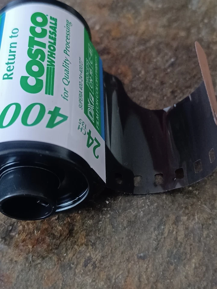 COSTCO Posiblemente La PEOR Película Jamás Hecha 35mm 24 Exp 400ASA Rollo Antiguo Foto 2 de 3