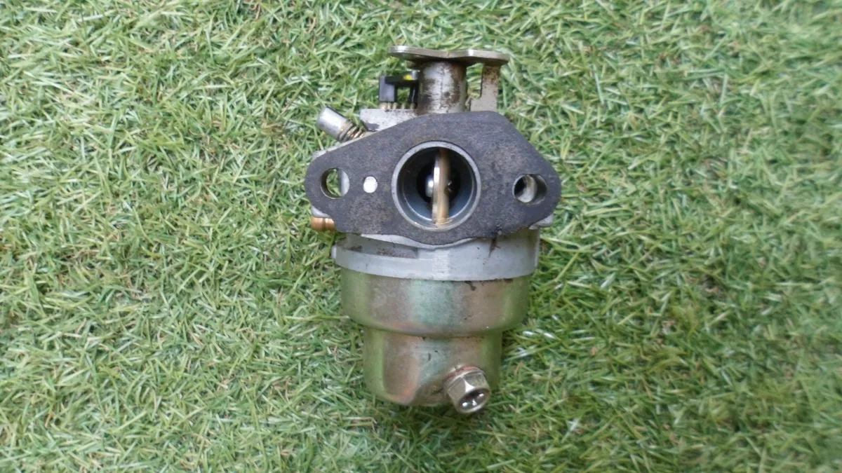 Petrol lawnmower carburettor sale