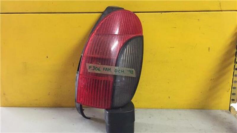 PEUGEOT 306 BREAK 1.6 XT Right Rear Lamp RH 266387