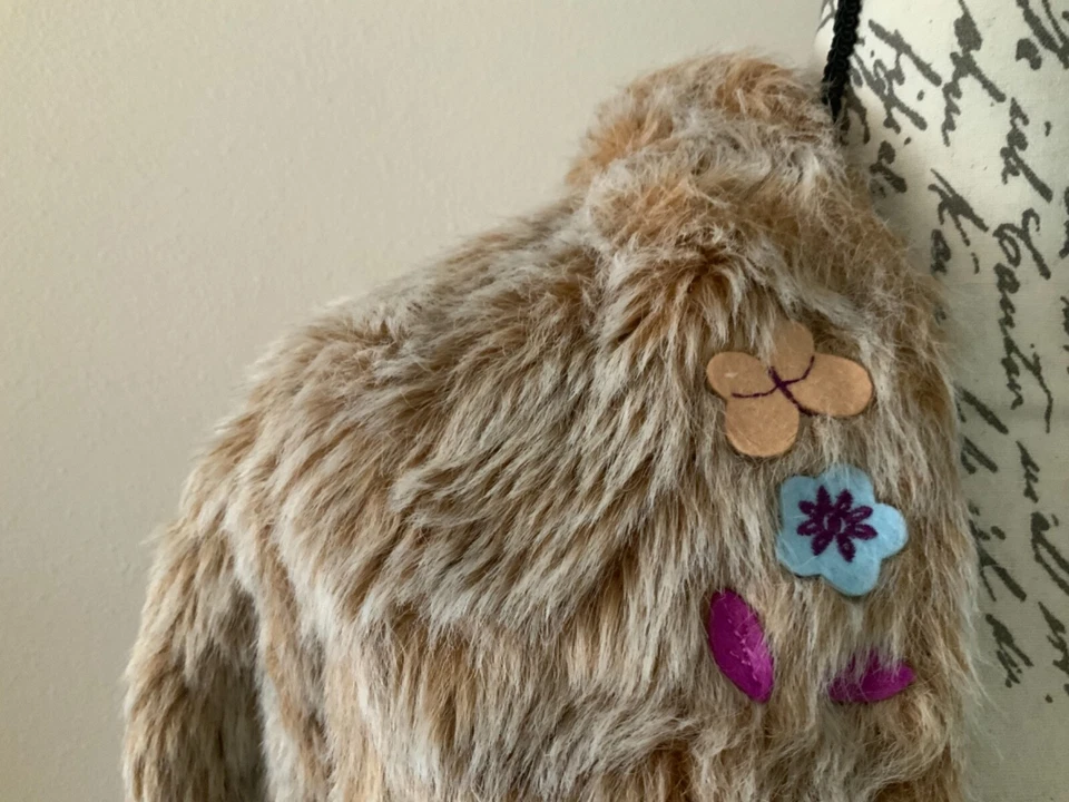 Guess Faux Fur Girl’s Size 6X Long Sleeve Snap Up Lined Hooded Jacket Pre-Owned - Image 3 of 4