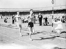 Gordon Pirie wins the Mile from Wes Santee 1953 Athletics Old Photo