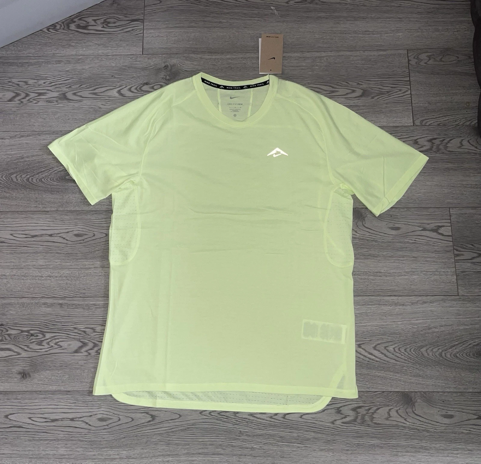 Large Nike Trail Solar Chase Men's Dri-FIT Running Top Barely Volt L HJ3580 701